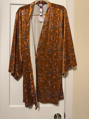 Savage X Fenty Rust Floral velvet robe NWT missing sash Flowy sleeves Romantic